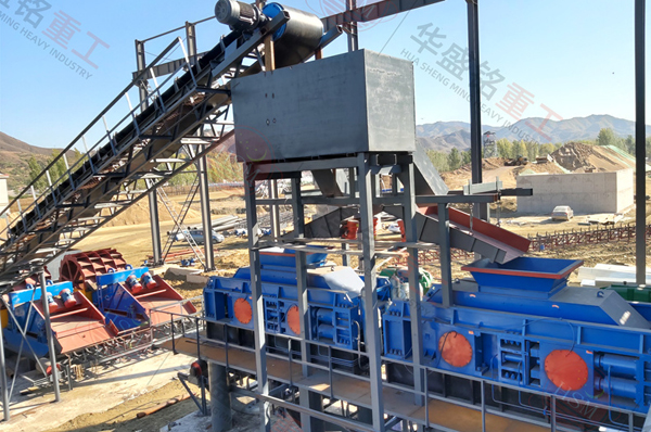 齒輥破碎機發往貴州·貴陽