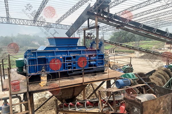 外貿(mào)訂單再創(chuàng)佳績(jī)，輥式破碎機(jī)出口國(guó)外。